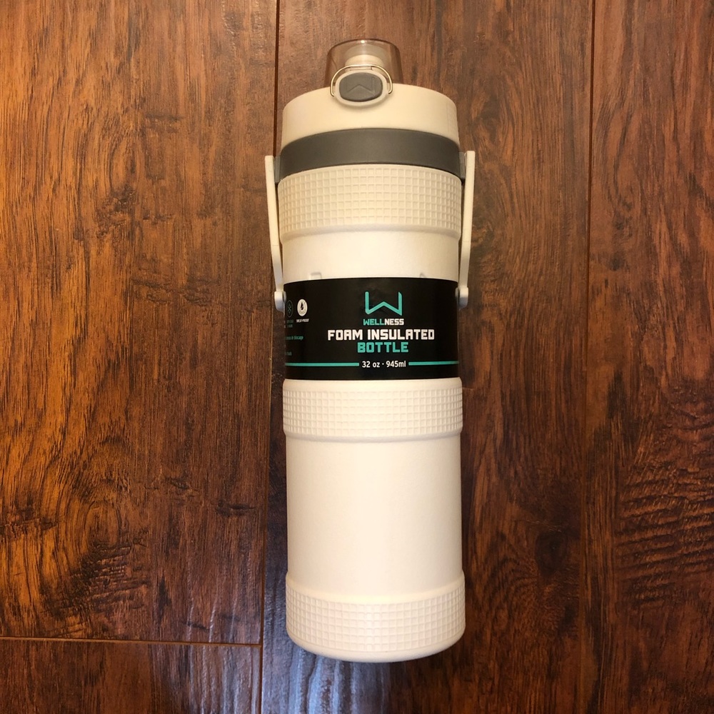 💫NEW Wellness Foam Insulated Water Bottle with Carry Handle and Hook
 32oz white